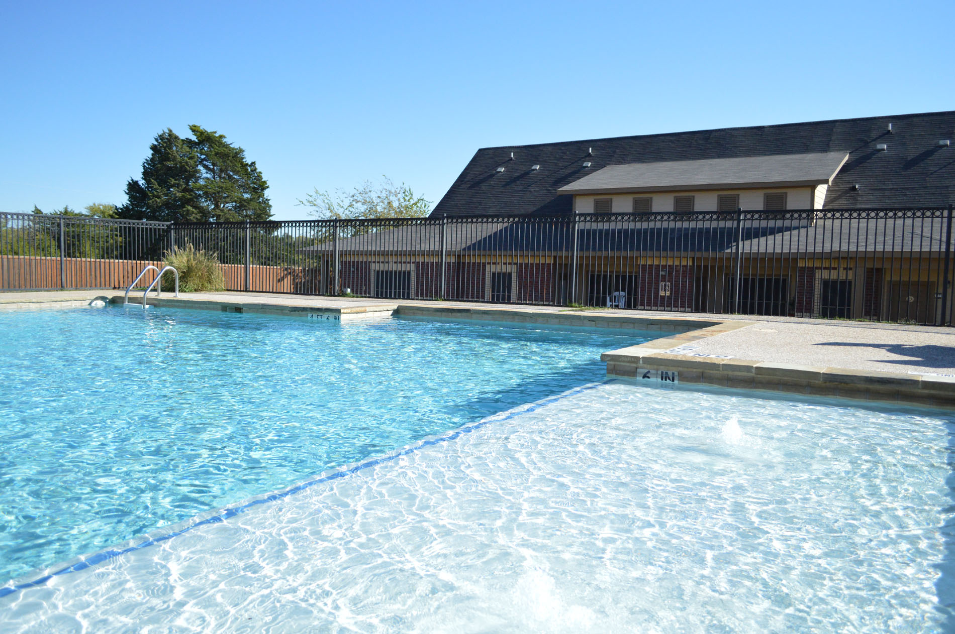 Mexia Gardens swimming pool