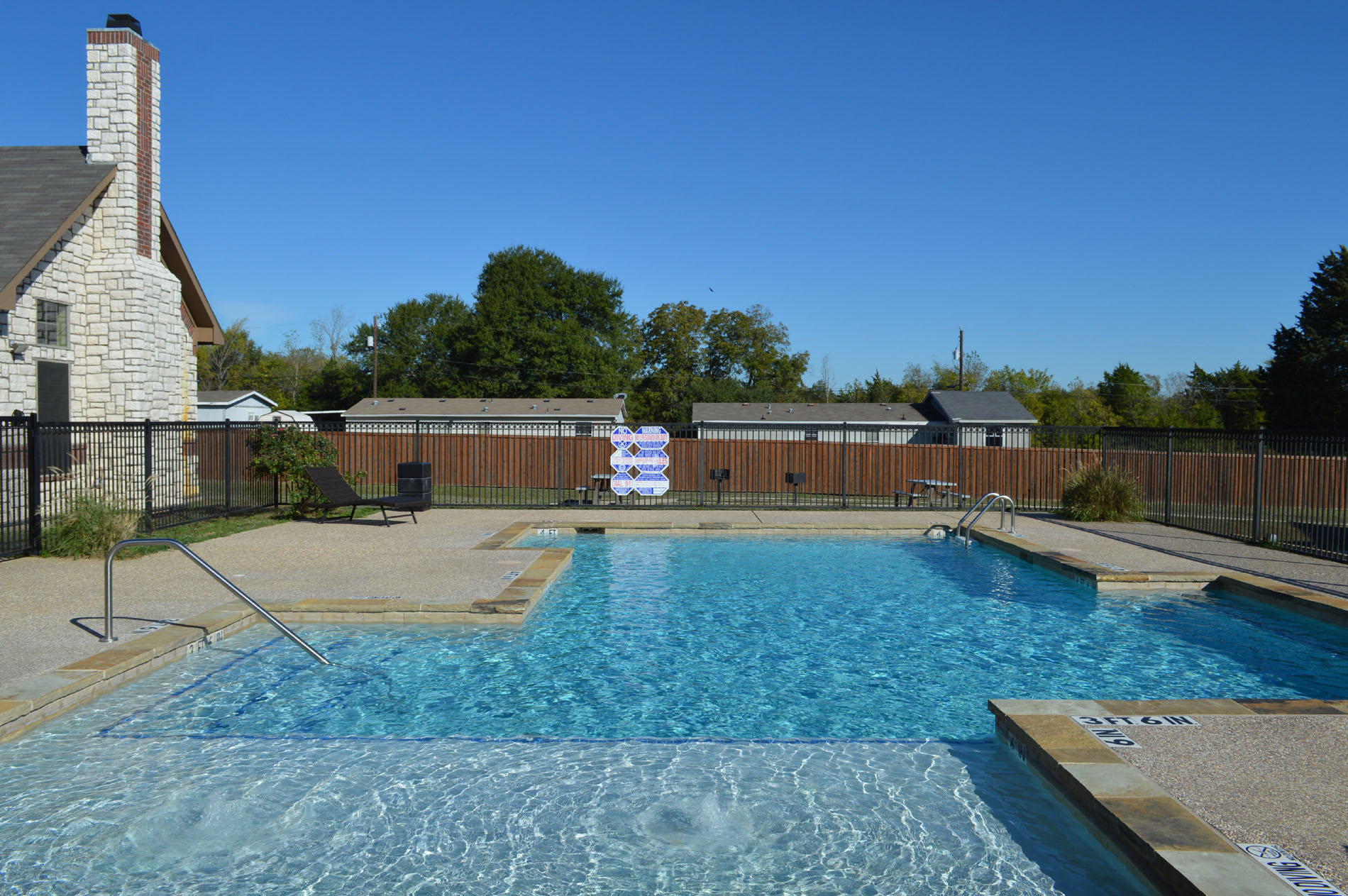 Mexia Gardens swimming pool